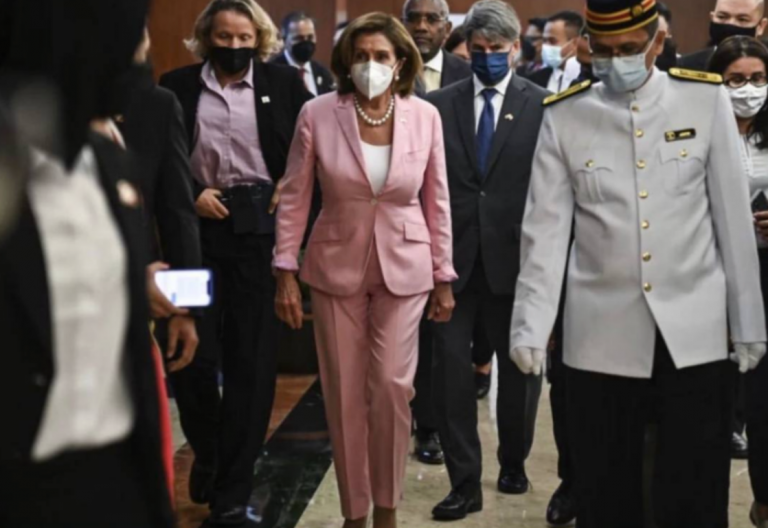 Pelosi statti a casa!